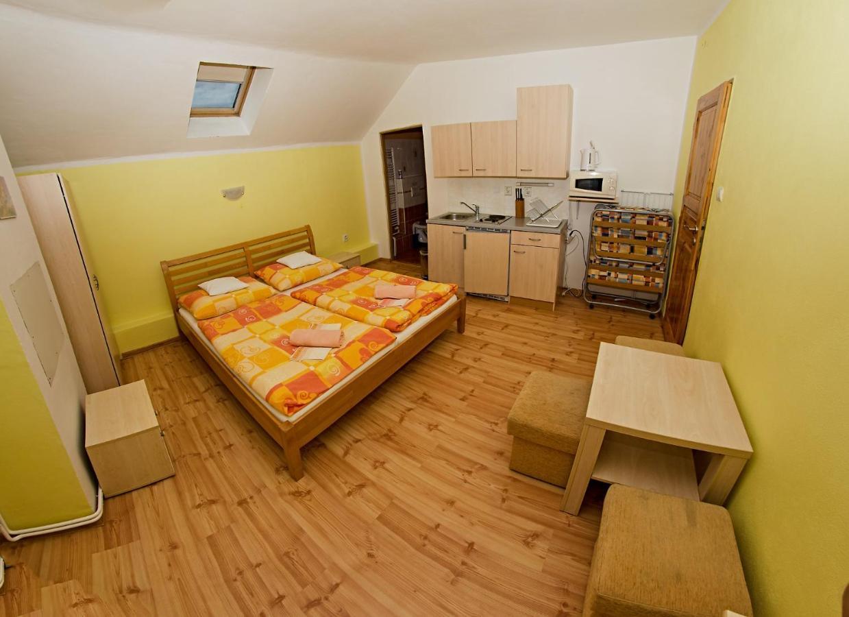 Vila Rhea Apartman Vázsec Kültér fotó